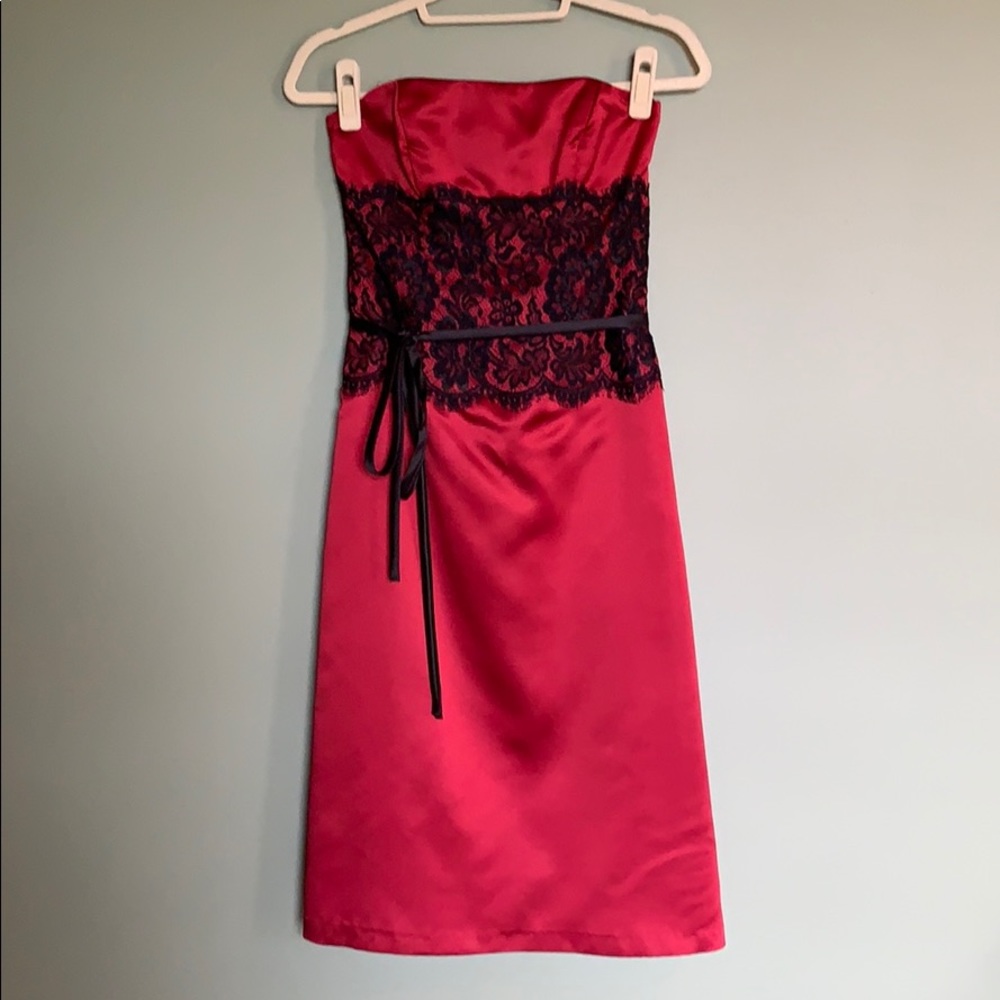 Beautiful strapless dress with black lace